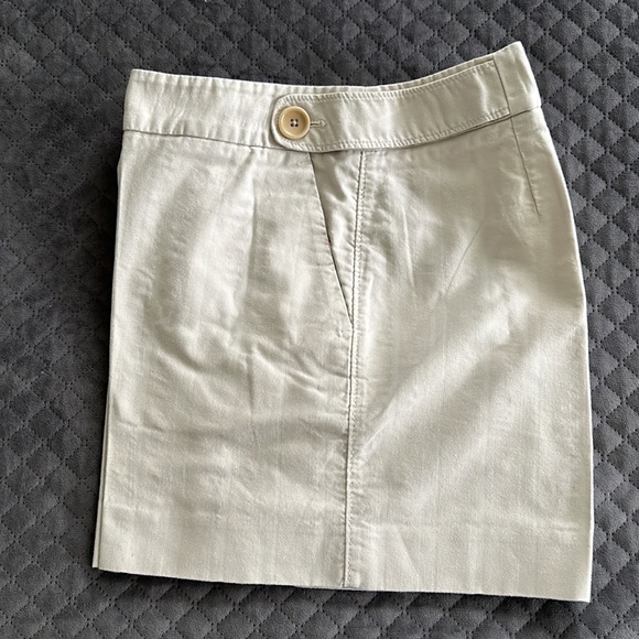 Ann Taylor short size 4 - Picture 3 of 6